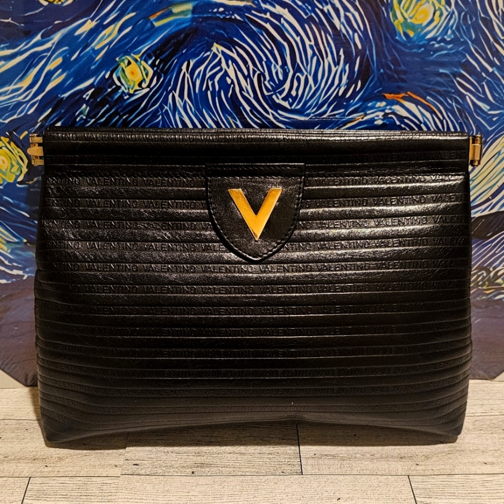Mario Valentino blk clutch EUC